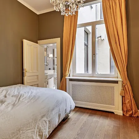 Spacious Near Grote Markt Apartment